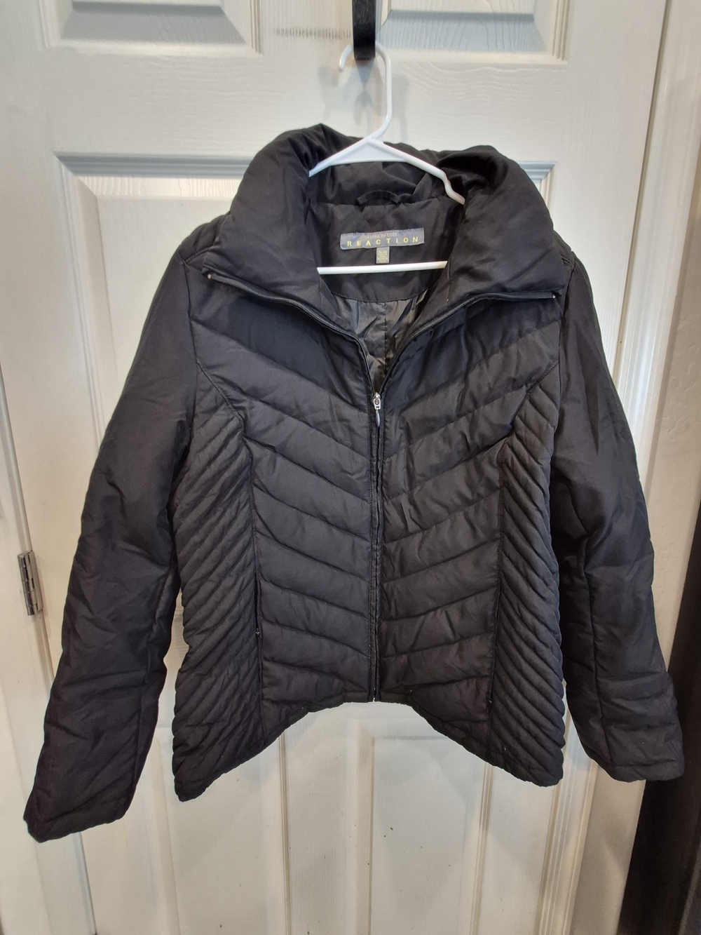3/30 Kenneth Cole Black Chevron Quilted Puffer Jacket